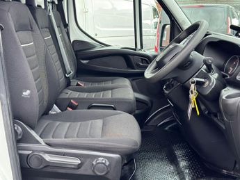 Iveco Daily 2.3D HPI 14V 35S 3520 HiMatic MWB H2 Euro 6 (s/s) 5dr