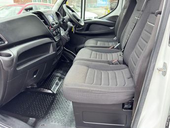 Iveco Daily 2.3D HPI 14V 35S 3520 HiMatic MWB H2 Euro 6 (s/s) 5dr