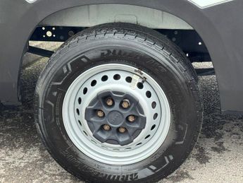 Iveco Daily 2.3D HPI 14V 35S 3520 HiMatic MWB H2 Euro 6 (s/s) 5dr