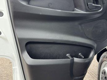 Iveco Daily 2.3D HPI 14V 35S 3520 HiMatic MWB H2 Euro 6 (s/s) 5dr