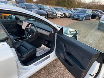 Tesla Model 3 Standard Range Plus Auto RWD 4dr