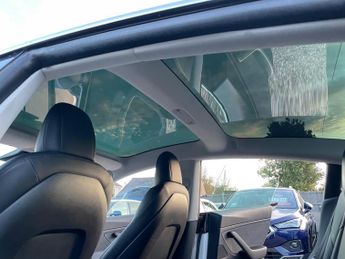 Tesla Model 3 Standard Range Plus Auto RWD 4dr