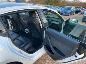 Tesla Model 3 Standard Range Plus Auto RWD 4dr