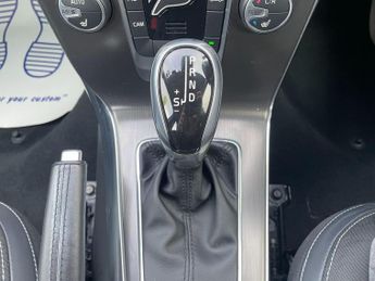 Volvo V40 1.6 T4 SE Hatchback 5dr Petrol Powershift Euro 5 (s/s) (180 ps)