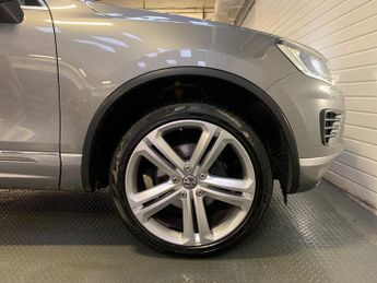Volkswagen Touareg 3.0 TDI V6 BlueMotion Tech R-Line Plus Tiptronic 4WD Euro 6 (s/s