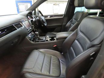 Volkswagen Touareg 3.0 TDI V6 BlueMotion Tech R-Line Plus Tiptronic 4WD Euro 6 (s/s