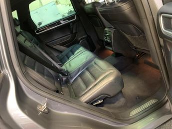 Volkswagen Touareg 3.0 TDI V6 BlueMotion Tech R-Line Plus Tiptronic 4WD Euro 6 (s/s