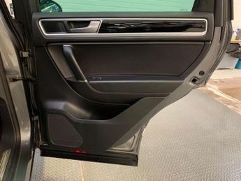 Volkswagen Touareg 3.0 TDI V6 BlueMotion Tech R-Line Plus Tiptronic 4WD Euro 6 (s/s