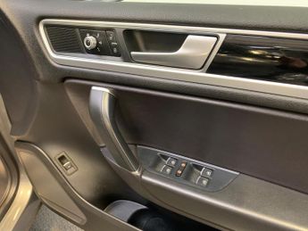 Volkswagen Touareg 3.0 TDI V6 BlueMotion Tech R-Line Plus Tiptronic 4WD Euro 6 (s/s