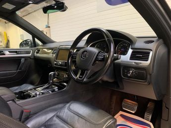 Volkswagen Touareg 3.0 TDI V6 BlueMotion Tech R-Line Plus Tiptronic 4WD Euro 6 (s/s