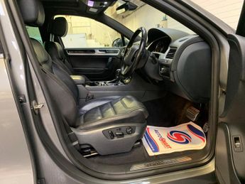 Volkswagen Touareg 3.0 TDI V6 BlueMotion Tech R-Line Plus Tiptronic 4WD Euro 6 (s/s