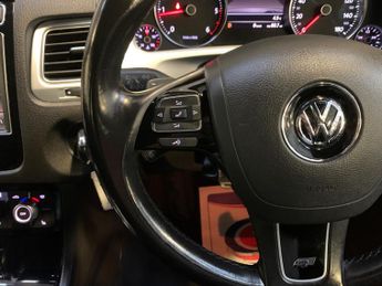 Volkswagen Touareg 3.0 TDI V6 BlueMotion Tech R-Line Plus Tiptronic 4WD Euro 6 (s/s