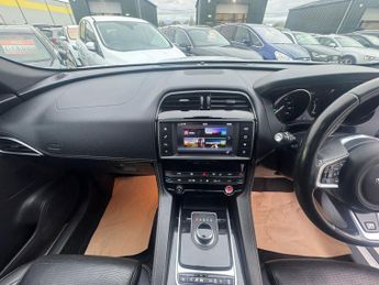 Jaguar F-PACE 2.0 D180 R-Sport Auto AWD Euro 6 (s/s) 5dr