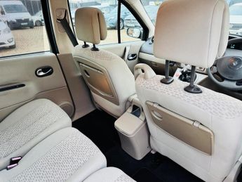 Renault Scenic 1.9 dCi FAP Oasis 5dr