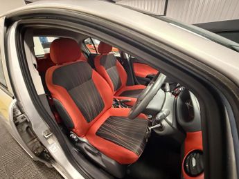 Vauxhall Corsa 1.4i 16v Club 5dr