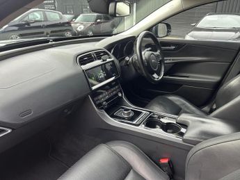 Jaguar XE 2.0d Portfolio Auto Euro 6 (s/s) 4dr