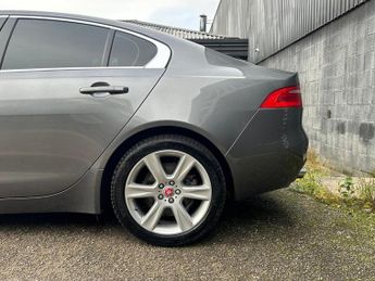 Jaguar XE 2.0d Portfolio Auto Euro 6 (s/s) 4dr