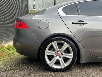 Jaguar XE 2.0d Portfolio Auto Euro 6 (s/s) 4dr