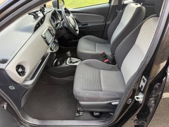 Toyota Yaris 1.5 VVT-h Icon Tech E-CVT Euro 6 (s/s) 5dr