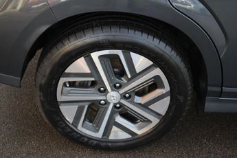 Hyundai KONA 64kWh Premium Auto 5dr (10.5kW Charger)