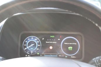 Hyundai KONA 64kWh Premium Auto 5dr (10.5kW Charger)