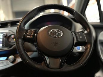 Toyota Yaris 1.5 VVT-h Design E-CVT Euro 6 5dr