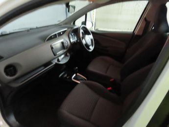 Toyota Yaris 1.5 VVT-h Design E-CVT Euro 6 5dr