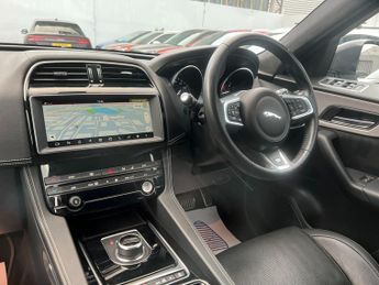 Jaguar F-PACE 2.0 D180 R-Sport Auto AWD Euro 6 (s/s) 5dr