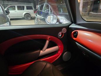 MINI Convertible 1.6 Cooper Convertible 2dr Petrol CVT Euro 3 (115 ps)