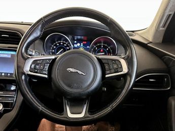 Jaguar F-PACE 2.0 D180 Portfolio Auto AWD Euro 6 (s/s) 5dr