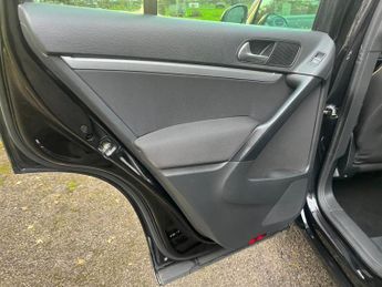 Volkswagen Tiguan 2.0 TDI BlueMotion Tech R-Line DSG 4WD Euro 6 (s/s) 5dr