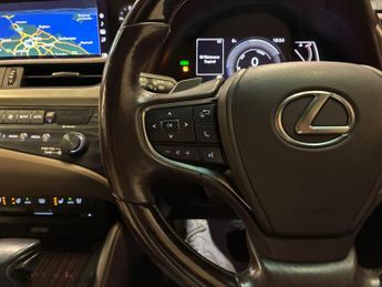 Lexus ES 2.5 300h Takumi E-CVT Euro 6 (s/s) 4dr