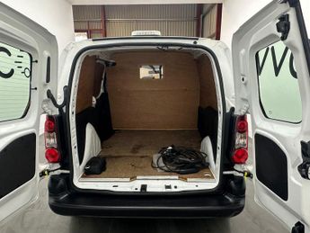 Peugeot e-Partner 636 SE FWD L1 H1 6dr