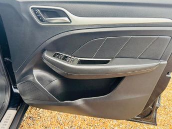 MG MG ZS 44.5kWh Exclusive Auto 5dr