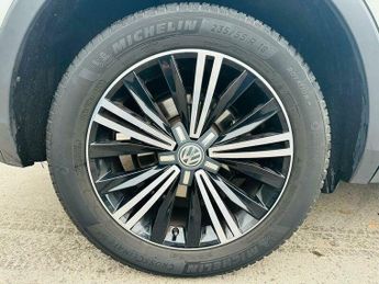 Volkswagen Tiguan 2.0 TDI BlueMotion Tech SE Navigation DSG 4Motion Euro 6 (s/s) 5