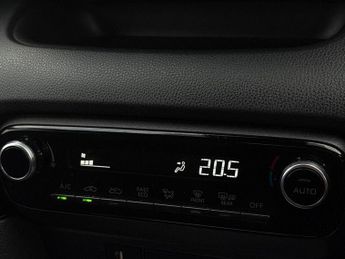 Toyota Yaris 1.5 VVT-h Design Hatchback 5dr Petrol Hybrid E-CVT Euro 6 (s/s) 