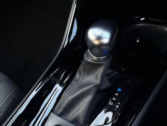 Toyota C-HR 2.0 VVT-h GPF Design SUV 5dr Petrol Hybrid CVT Euro 6 (s/s) (184