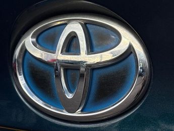 Toyota C-HR 2.0 VVT-h GPF Design SUV 5dr Petrol Hybrid CVT Euro 6 (s/s) (184