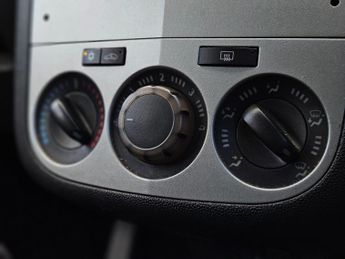 Vauxhall Corsa 1.2i 16v SXi 3dr