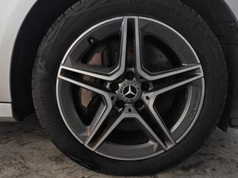 Mercedes-Benz E Class 2.0 E300de 13.5kWh AMG Line (Premium) G-Tronic+ Euro 6 (s/s) 5dr