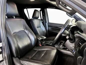 Toyota Hilux 2.4 D-4D Invincible X Auto 4WD Euro 6 (s/s) 4dr (TSS)