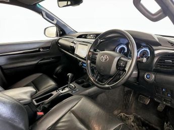 Toyota Hilux 2.4 D-4D Invincible X Auto 4WD Euro 6 (s/s) 4dr (TSS)