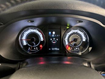 Toyota Hilux 2.4 D-4D Invincible X Auto 4WD Euro 6 (s/s) 4dr (TSS)