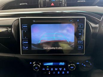 Toyota Hilux 2.4 D-4D Invincible X Auto 4WD Euro 6 (s/s) 4dr (TSS)