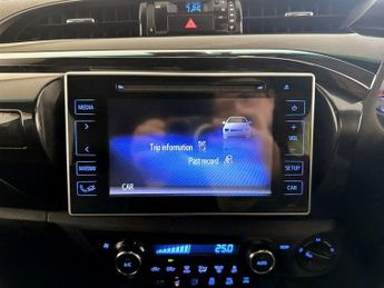 Toyota Hilux 2.4 D-4D Invincible X Auto 4WD Euro 6 (s/s) 4dr (TSS)