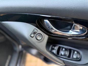 Nissan Qashqai 1.2 DIG-T Acenta XTRON Euro 6 (s/s) 5dr