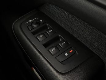 Volvo V60 2.0 B3 MHEV Momentum Auto Euro 6 (s/s) 5dr