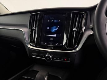 Volvo V60 2.0 B3 MHEV Momentum Auto Euro 6 (s/s) 5dr