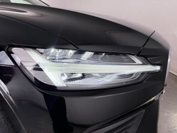 Volvo V60 2.0 B3 MHEV Momentum Auto Euro 6 (s/s) 5dr