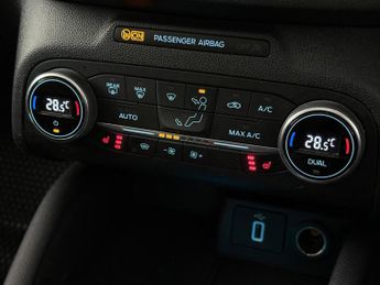 Ford Focus 1.0T EcoBoost Titanium Auto Euro 6 (s/s) 5dr